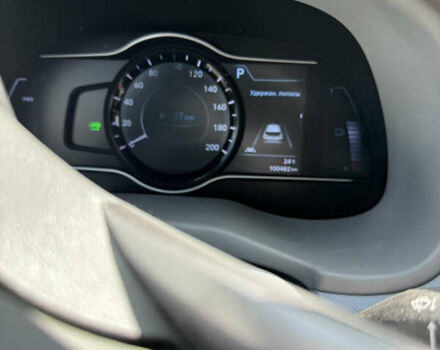 Зеленый Хендай Kona Electric, объемом двигателя 0 л и пробегом 100 тыс. км за 17800 $, фото 6 на Automoto.ua