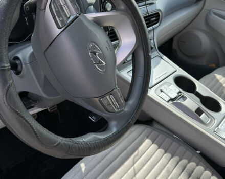 Зеленый Хендай Kona Electric, объемом двигателя 0 л и пробегом 100 тыс. км за 17800 $, фото 4 на Automoto.ua
