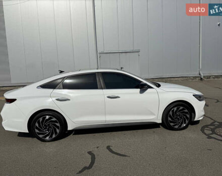 Белый Хендай Lafesta, объемом двигателя 0 л и пробегом 67 тыс. км за 19500 $, фото 1 на Automoto.ua