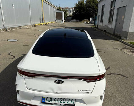 Белый Хендай Lafesta, объемом двигателя 0 л и пробегом 67 тыс. км за 19500 $, фото 3 на Automoto.ua