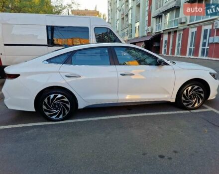 Белый Хендай Lafesta, объемом двигателя 0 л и пробегом 82 тыс. км за 19300 $, фото 1 на Automoto.ua