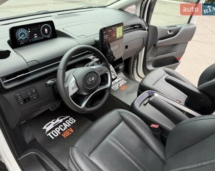 Белый Хендай Staria, объемом двигателя 2.2 л и пробегом 98 тыс. км за 45999 $, фото 63 на Automoto.ua