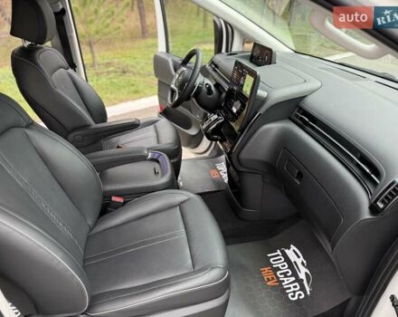 Белый Хендай Staria, объемом двигателя 2.2 л и пробегом 98 тыс. км за 45999 $, фото 30 на Automoto.ua