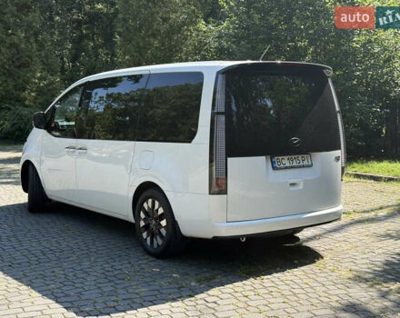 Белый Хендай Staria, объемом двигателя 2.2 л и пробегом 75 тыс. км за 47500 $, фото 5 на Automoto.ua