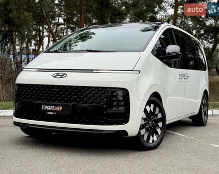 Белый Хендай Staria, объемом двигателя 2.2 л и пробегом 98 тыс. км за 45999 $, фото 2 на Automoto.ua