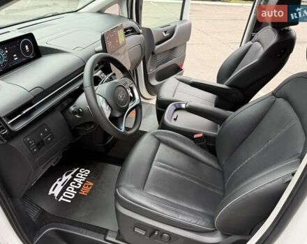 Белый Хендай Staria, объемом двигателя 2.2 л и пробегом 98 тыс. км за 45999 $, фото 61 на Automoto.ua