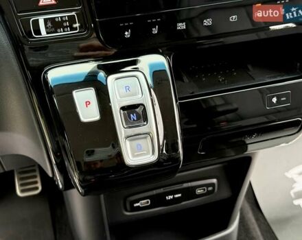 Белый Хендай Staria, объемом двигателя 2.2 л и пробегом 98 тыс. км за 45999 $, фото 74 на Automoto.ua