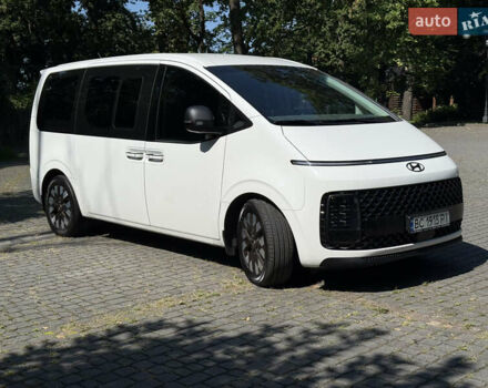 Белый Хендай Staria, объемом двигателя 2.2 л и пробегом 75 тыс. км за 47500 $, фото 1 на Automoto.ua