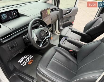 Белый Хендай Staria, объемом двигателя 2.2 л и пробегом 98 тыс. км за 45999 $, фото 62 на Automoto.ua