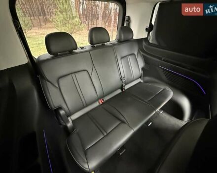 Белый Хендай Staria, объемом двигателя 2.2 л и пробегом 98 тыс. км за 45999 $, фото 49 на Automoto.ua