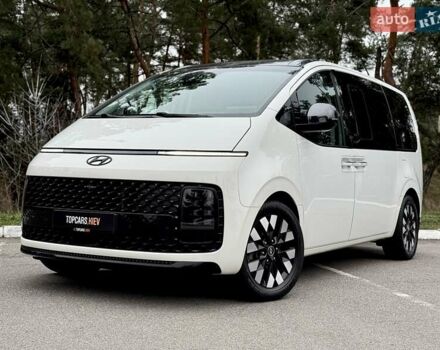 Белый Хендай Staria, объемом двигателя 2.2 л и пробегом 98 тыс. км за 45999 $, фото 3 на Automoto.ua