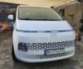 Белый Хендай Staria, объемом двигателя 2.2 л и пробегом 71 тыс. км за 39000 $, фото 1 на Automoto.ua