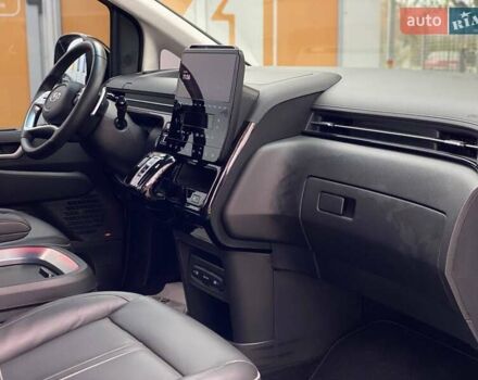 Білий Хендай Staria, об'ємом двигуна 2.2 л та пробігом 77 тис. км за 48999 $, фото 11 на Automoto.ua