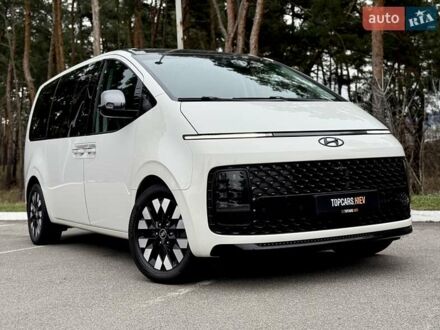 Белый Хендай Staria, объемом двигателя 2.2 л и пробегом 98 тыс. км за 45999 $, фото 1 на Automoto.ua