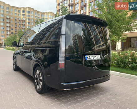 Черный Хендай Staria, объемом двигателя 2.2 л и пробегом 86 тыс. км за 46000 $, фото 2 на Automoto.ua