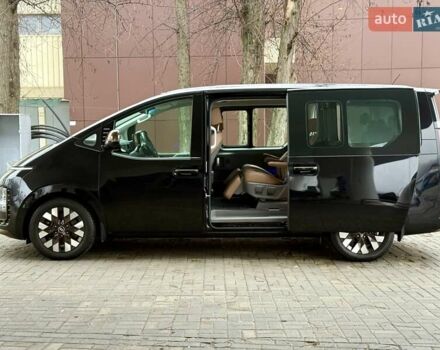 Чорний Хендай Staria, об'ємом двигуна 2.2 л та пробігом 8 тис. км за 59500 $, фото 22 на Automoto.ua