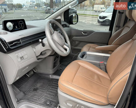 Черный Хендай Staria, объемом двигателя 2.2 л и пробегом 66 тыс. км за 49800 $, фото 13 на Automoto.ua