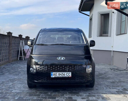 Чорний Хендай Staria, об'ємом двигуна 2.2 л та пробігом 63 тис. км за 19800 $, фото 1 на Automoto.ua