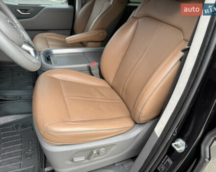 Черный Хендай Staria, объемом двигателя 2.2 л и пробегом 66 тыс. км за 49800 $, фото 14 на Automoto.ua