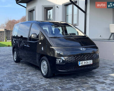 Чорний Хендай Staria, об'ємом двигуна 2.2 л та пробігом 63 тис. км за 19800 $, фото 2 на Automoto.ua