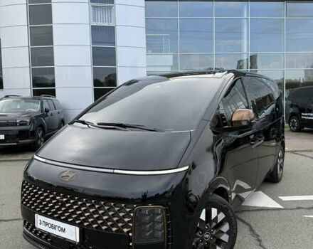 Черный Хендай Staria, объемом двигателя 2.2 л и пробегом 66 тыс. км за 49800 $, фото 5 на Automoto.ua