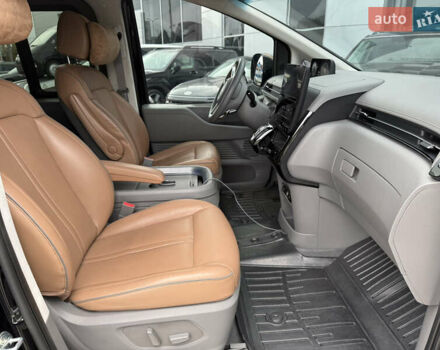 Черный Хендай Staria, объемом двигателя 2.2 л и пробегом 66 тыс. км за 49800 $, фото 15 на Automoto.ua