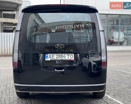 Чорний Хендай Staria, об'ємом двигуна 2.2 л та пробігом 8 тис. км за 51000 $, фото 5 на Automoto.ua