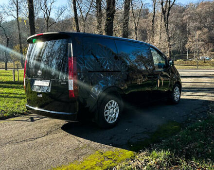 Черный Хендай Staria, объемом двигателя 2.2 л и пробегом 61 тыс. км за 36999 $, фото 4 на Automoto.ua