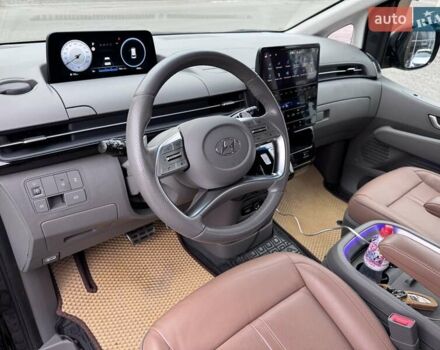 Чорний Хендай Staria, об'ємом двигуна 2.2 л та пробігом 8 тис. км за 51000 $, фото 10 на Automoto.ua