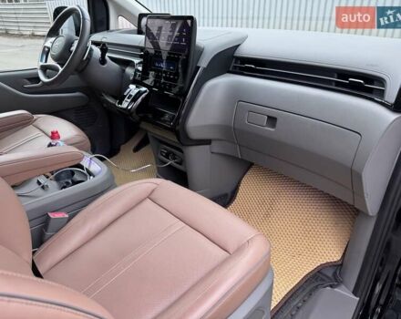 Чорний Хендай Staria, об'ємом двигуна 2.2 л та пробігом 8 тис. км за 51000 $, фото 11 на Automoto.ua