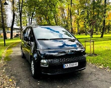 Черный Хендай Staria, объемом двигателя 2.2 л и пробегом 11 тыс. км за 42000 $, фото 1 на Automoto.ua