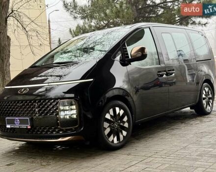 Чорний Хендай Staria, об'ємом двигуна 2.2 л та пробігом 8 тис. км за 59500 $, фото 2 на Automoto.ua