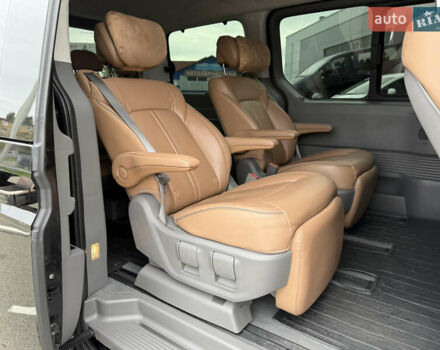 Черный Хендай Staria, объемом двигателя 2.2 л и пробегом 66 тыс. км за 49800 $, фото 16 на Automoto.ua