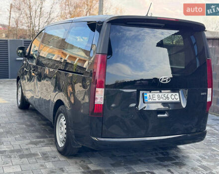 Чорний Хендай Staria, об'ємом двигуна 2.2 л та пробігом 63 тис. км за 19800 $, фото 7 на Automoto.ua