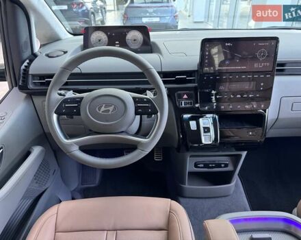 Чорний Хендай Staria, об'ємом двигуна 2.2 л та пробігом 8 тис. км за 51000 $, фото 18 на Automoto.ua