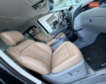 Чорний Хендай Staria, об'ємом двигуна 2.2 л та пробігом 8 тис. км за 51000 $, фото 32 на Automoto.ua