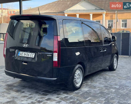 Черный Хендай Staria, объемом двигателя 2.2 л и пробегом 63 тыс. км за 22800 $, фото 4 на Automoto.ua