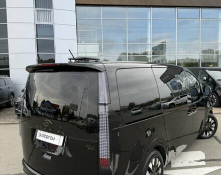 Черный Хендай Staria, объемом двигателя 2.2 л и пробегом 66 тыс. км за 49800 $, фото 7 на Automoto.ua