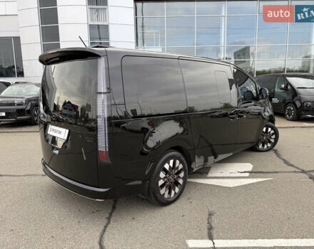Черный Хендай Staria, объемом двигателя 2.2 л и пробегом 66 тыс. км за 49800 $, фото 9 на Automoto.ua