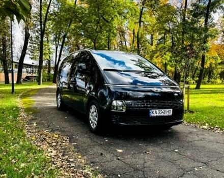 Черный Хендай Staria, объемом двигателя 2.2 л и пробегом 11 тыс. км за 42000 $, фото 5 на Automoto.ua