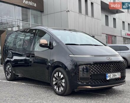 Чорний Хендай Staria, об'ємом двигуна 2.2 л та пробігом 8 тис. км за 51000 $, фото 2 на Automoto.ua