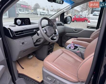 Чорний Хендай Staria, об'ємом двигуна 2.2 л та пробігом 8 тис. км за 51000 $, фото 7 на Automoto.ua