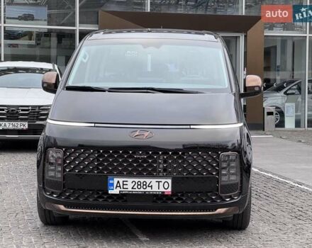 Чорний Хендай Staria, об'ємом двигуна 2.2 л та пробігом 8 тис. км за 51000 $, фото 1 на Automoto.ua