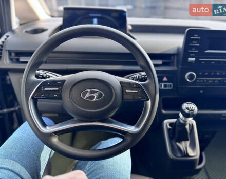 Черный Хендай Staria, объемом двигателя 2.2 л и пробегом 63 тыс. км за 22800 $, фото 19 на Automoto.ua