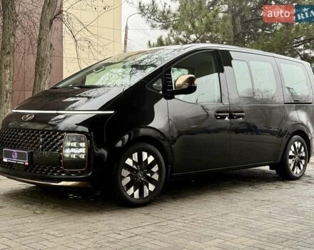 Чорний Хендай Staria, об'ємом двигуна 2.2 л та пробігом 8 тис. км за 59500 $, фото 3 на Automoto.ua