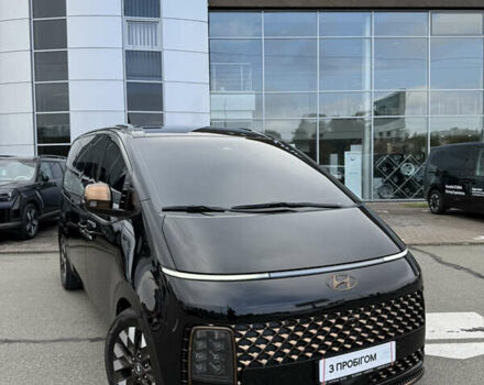 Черный Хендай Staria, объемом двигателя 2.2 л и пробегом 66 тыс. км за 49800 $, фото 2 на Automoto.ua