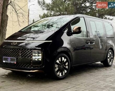 Чорний Хендай Staria, об'ємом двигуна 2.2 л та пробігом 8 тис. км за 59500 $, фото 1 на Automoto.ua