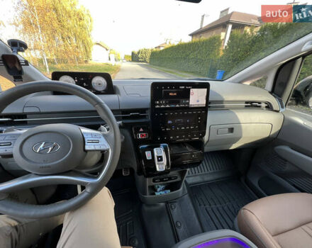 Черный Хендай Staria, объемом двигателя 2.2 л и пробегом 17 тыс. км за 55000 $, фото 6 на Automoto.ua