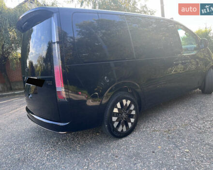 Черный Хендай Staria, объемом двигателя 2.2 л и пробегом 57 тыс. км за 49999 $, фото 4 на Automoto.ua