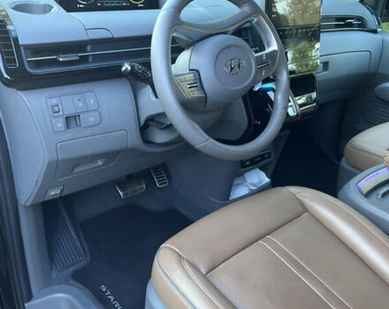 Черный Хендай Staria, объемом двигателя 2.2 л и пробегом 57 тыс. км за 49999 $, фото 6 на Automoto.ua